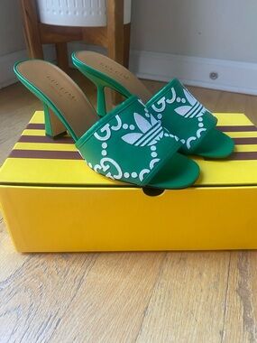 GUCCI X ADIDAS Green Leather Trefoil Sandals